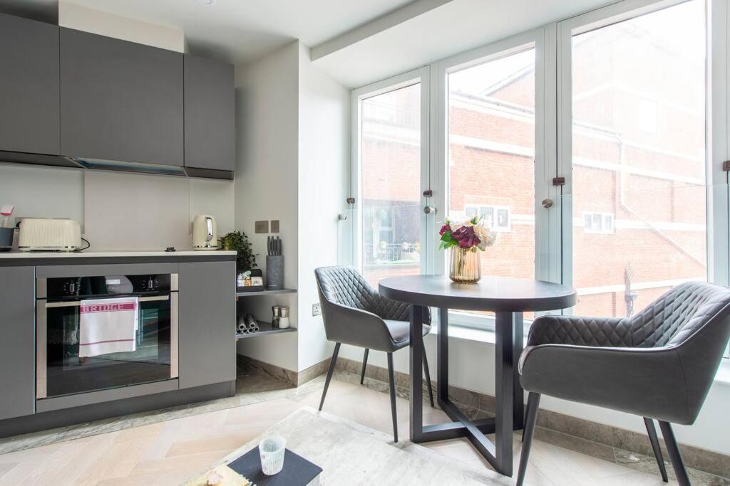 Chic 1br Chrl F2 Apartment *