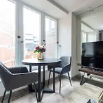 Chic Central Reading 1Br Apt Chrl F2
