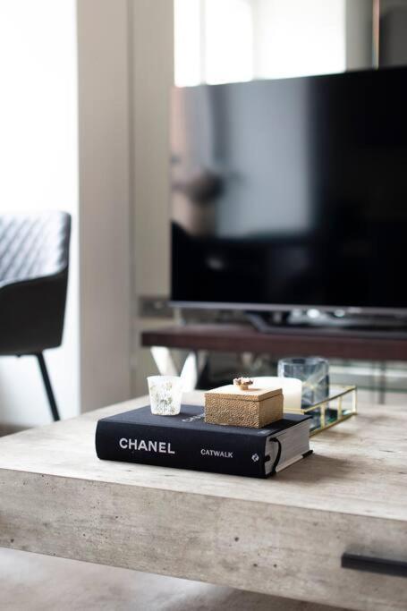 Chic 1br Chrl F2 Apartment