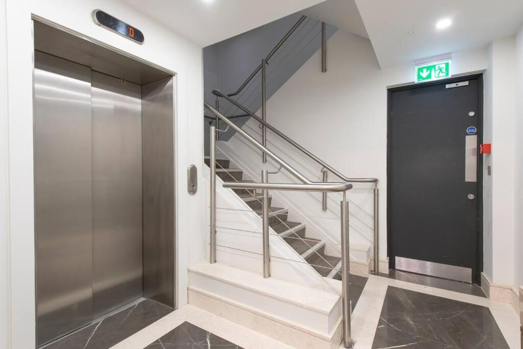 Apartment Chic 1br Chrl F2